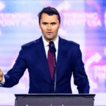 Mansfield Town inscribe a Lucas Akins pese a su condena de prisión