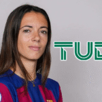 “Hay que estar unidos”: AMLO vuelve a escena y presenta su libro Grandeza